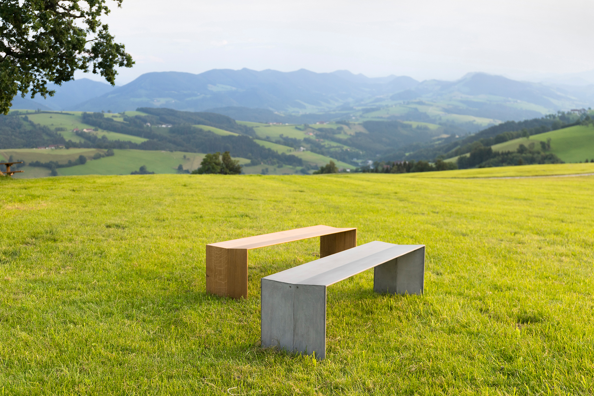 E737 ultraschlanke Sitzbank aus Beton und Holz by designkollektiv mit DI Kromoser, Interiordesign, Produktdesign, Möbeldesign