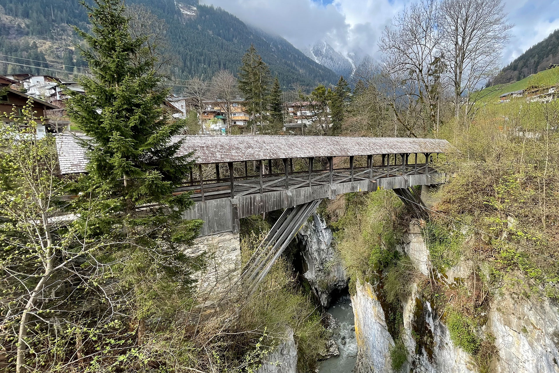 Teufelssteg in Finkenberg in Tirol fotografiert anlässlich einer Exkursion von designkollektiv
